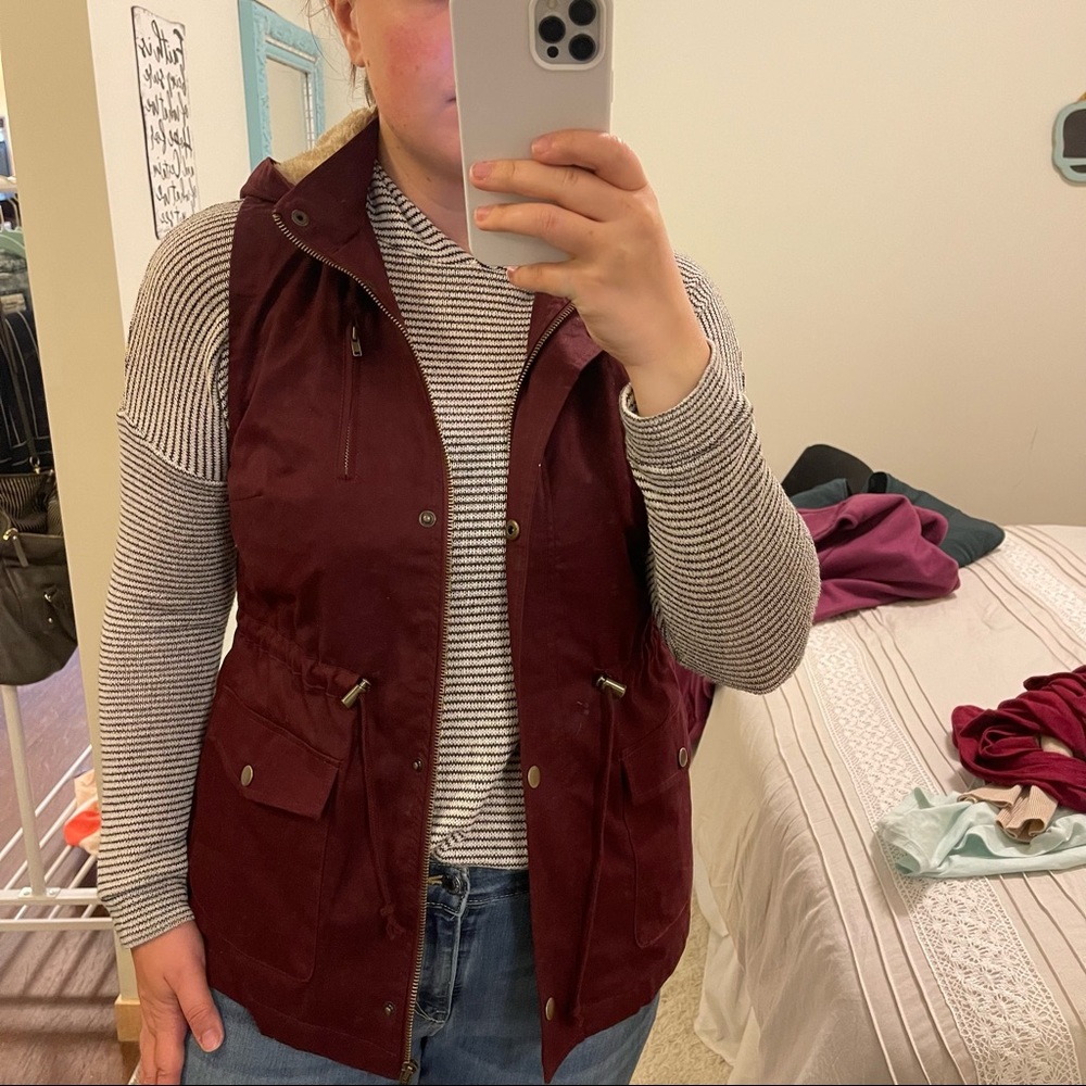 Burgundy fleece lined cargo vest